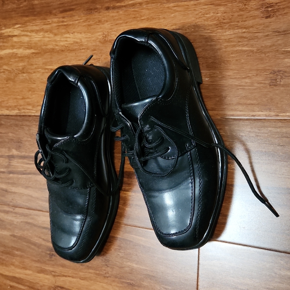 Boys black shoes size 2M